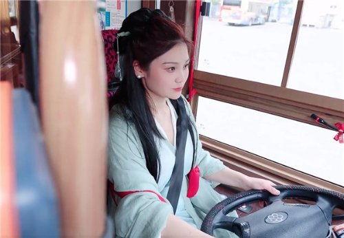 洛阳女孩吃瓜事件视频,网络热议背后的真相揭晓