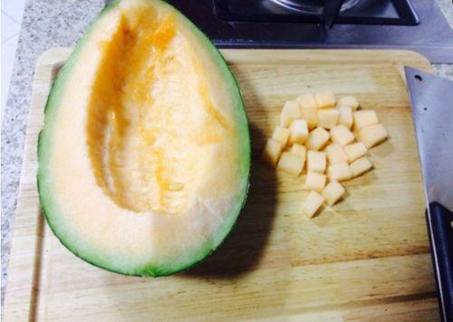 老陈吃哈密瓜视频,甜蜜滋味尽收眼底