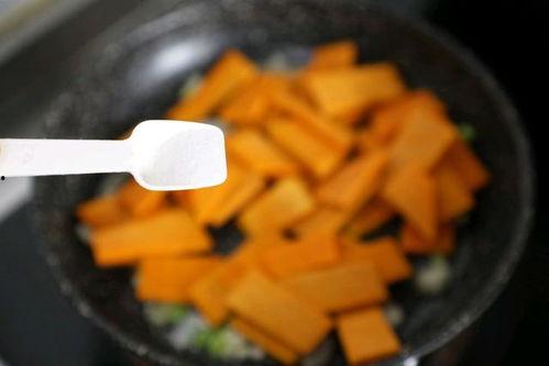 熏瓜炒着吃怎么切片视频,切片方法大揭秘