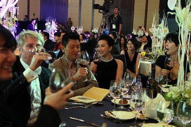 慈善晚宴吃瓜视频,揭秘明星幕后故事